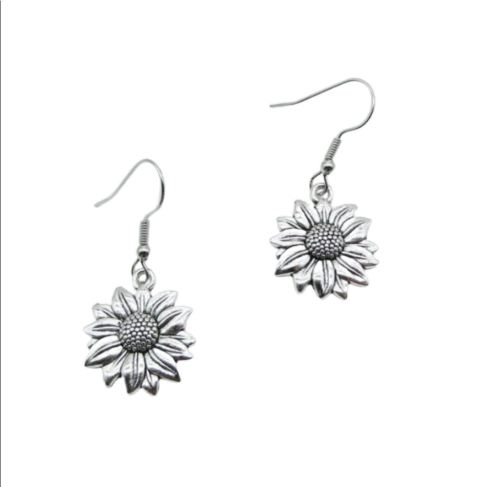 💛3/$15💛 Simple Sunflower Dangly Earrings